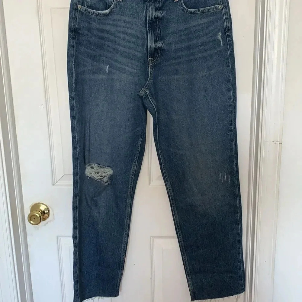 Free Assembly Distressed High Rise Straight Jeans - Picture 4 of 6